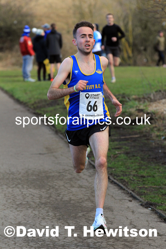 Senior men and veteran men over-40s NECAA Road Relay Champs., Hetton Lyons Park, Hetton le Hole, County Durham. Photo: David T. Hewitson/Sports for All Pics